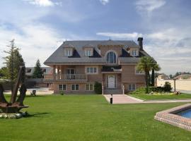 Los Olivos，位于Nava de la Asunción的酒店