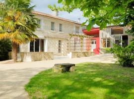 La Ferme du Marais Poitevin - Chambre d'hôtes，位于Benet的酒店