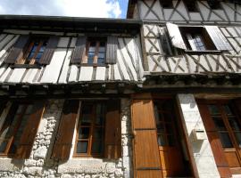 L' Ancien Relais de Poste Henri，位于卡斯泰勒雅卢的酒店