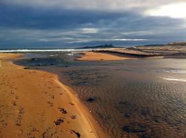The Dunstanburgh Castle Hotel，位于恩布尔顿的酒店