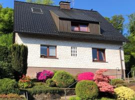 Ferienwohnung am Waldrand mit Dachterrasse，位于韦特的酒店