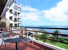 Ocean View in Estoril - Checkinhome，位于埃斯托利尔的酒店