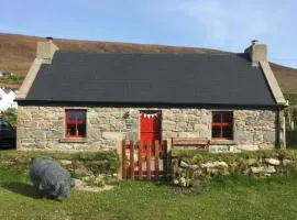 The Old Beach Cottage, Achill，位于Doogort的乡村别墅