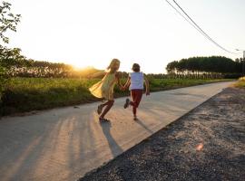 DE SMISHOEVE met kinderpret, dieren en wellness，位于Heers的酒店