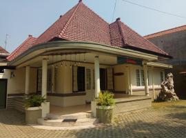 Doeloerkoe Homestay，位于梭罗Radya Pustaka Museum附近的酒店