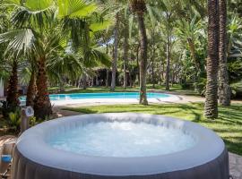 El Oasis Villa Resort，位于莱利亚纳的度假村
