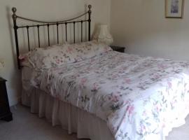 Hills Farm B&B Laugharne，位于拉恩的酒店