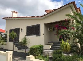 Holiday House, São Roque do Pico，位于Cais do Pico的酒店