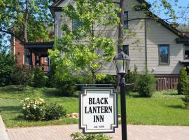 Black Lantern Inn，位于罗阿诺Science Museum of Western Virginia Hopkins Planetarium附近的酒店