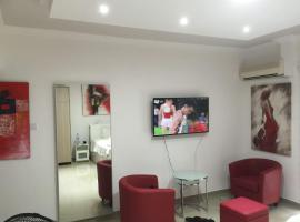 Paphos gardens studio suite，位于帕福斯的带热水浴缸的酒店