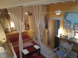 Troglodyte loft，位于Thoré-la-Rochette的酒店