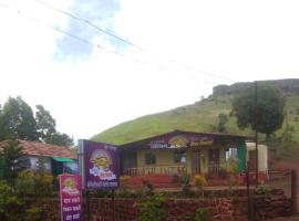 Hotel vasota resort Dhansagar lodging，位于萨塔拉的酒店