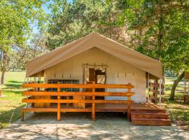 SunFlower Camping Savudrija，位于萨武德里亚的豪华帐篷营地