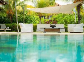 Eden Island Luxury Villa 235 by White Dolphin LLC，位于伊甸岛的乡村别墅