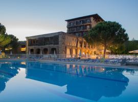 Vacances Bleues Hôtel Castel Luberon，位于阿普特的酒店