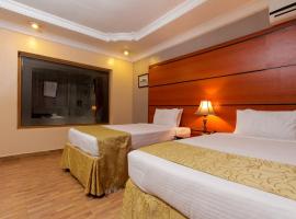 Sunfit - Fitness, Spa, Accommodation，位于Amuwo的酒店