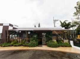 RedDoorz Plus at The Ridge Tagaytay，位于大雅台的酒店