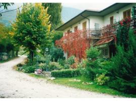 Albergo-Ristorante"Parco alle Noci"tra la Cascata delle Marmore,Labro e valle Santa di S Francesco，位于Rivodutri的酒店