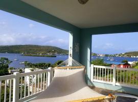 Island Charm Culebra Studios & Suites - Amazing Water views from all 3 apartments located in Culebra Puerto Rico!，位于库莱布拉的海滩短租房