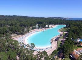 Solanas Green Park & Crystal Beach，位于埃斯特角城的酒店