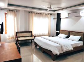 Prajapuri Hotel，位于德里久尔的酒店