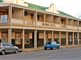 Crown Hotel and Conferancing Centre，位于莱迪史密斯的酒店