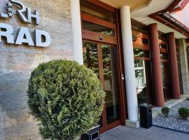 拉德酒店，位于格鲁德柴兹的酒店