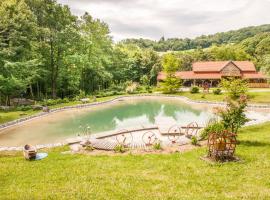 Country house with a pool in Medvednica Nature Park，位于萨格勒布的乡村别墅