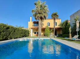 Castello Villa Daphnes - Private Pool & Whirlpool，位于Dhafnés的别墅