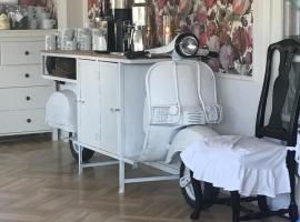 Bomans hotell trosa，位于布罗斯的酒店