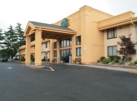 La Quinta Inn & Suites Wayne TEST HOTEL，位于韦恩的酒店