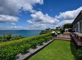 Luxury house with Clifftop Seaview，位于旺阿帕劳阿的海滩短租房