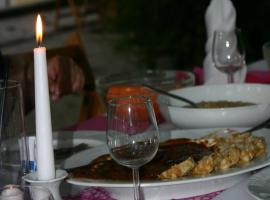 Gasthof Hotel Raymund，位于Pernersdorf的酒店