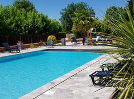 Logis Hotel Archambeau，位于Thonac的酒店