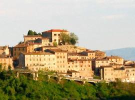 Locanda il Cacciatore，位于Pari的酒店