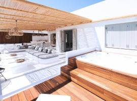 Phos Home by Rocks Estates，位于纳乌萨的带热水浴缸的酒店