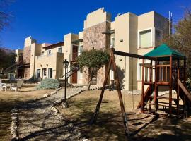 Altos Serranos Apart，位于梅洛的带热水浴缸的酒店