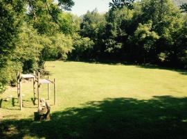Camping Le Castella，位于Luzenac的酒店