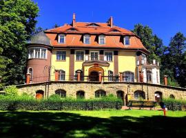 Schronisko Młodzieżowe w Jaworze，位于亚沃尔的酒店