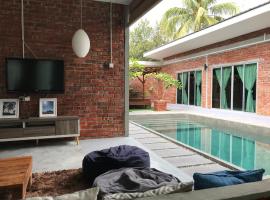 丹绒鲁泳池TRV度假屋，位于Huma的度假短租房
