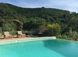 Tartagli Luxury Villa with Pool - a Fontanaro Property，位于帕西亚诺的酒店