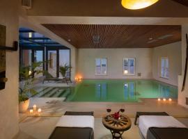 格里萨酒店，位于巴莱的带泳池的酒店
