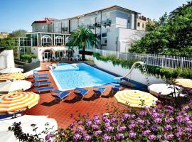 Hotel Riviera 3 Stelle con piscina estiva e campo tennis gratuiti e garage a pagamento，位于斯波托尔诺的酒店