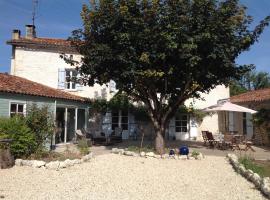 Lemonie Farmhouse，位于Palluaud的酒店