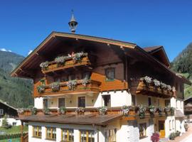 Familienhotel Oberkarteis，位于Hüttschlag的酒店
