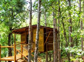 Agramada，位于阿尔奈阿的带停车场的酒店