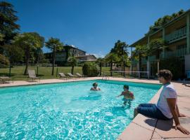 Logis Hôtels- Hôtel et Restaurant Domaine de Fompeyre，位于巴扎斯的酒店