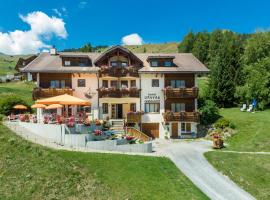 Hotel Gravas Lodge - Das Hotel für Gäste mit Hund，位于Vella的酒店