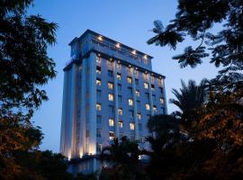 BATIQA Hotel Darmo - Surabaya，位于泗水达尔莫贸易中心附近的酒店
