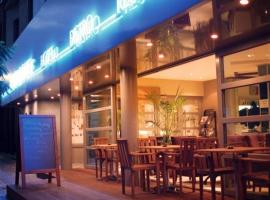 德克罗尼酒店，位于尼诺纲的酒店